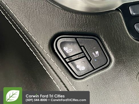 Used 2017 GMC Yukon SLT image 25