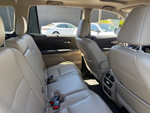 Used 2019 Honda Pilot Touring image 19