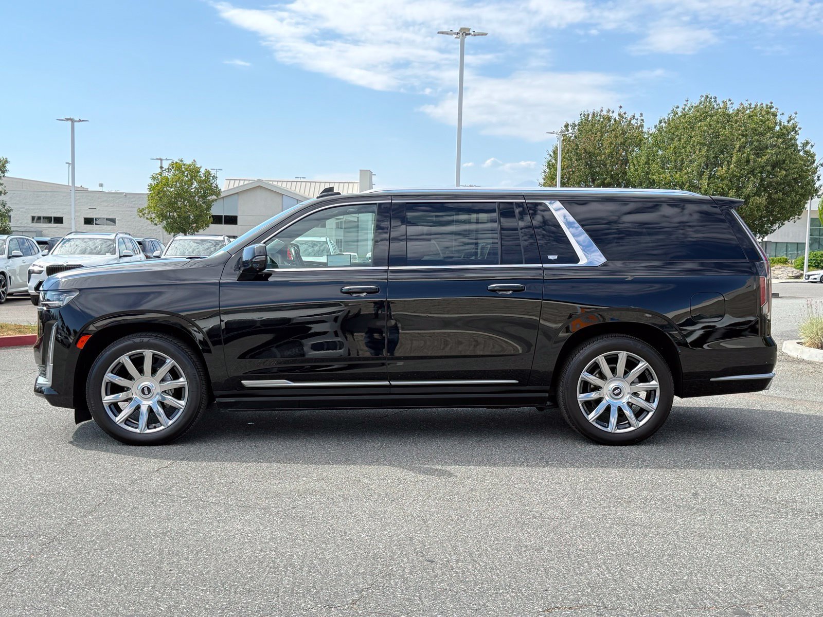 Used 2024 Cadillac Escalade ESV Premium Luxury Platinum AWD/4WD image 6