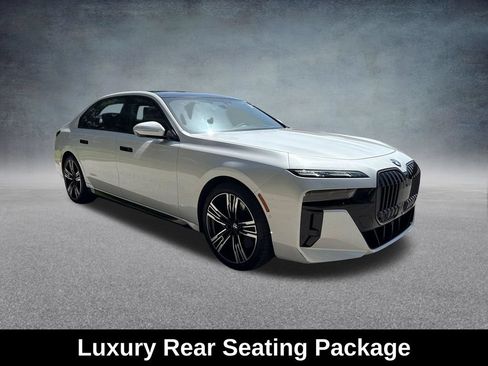 Used 2026 BMW 760i xDrive w/ Executive Package AWD/4WD image 9