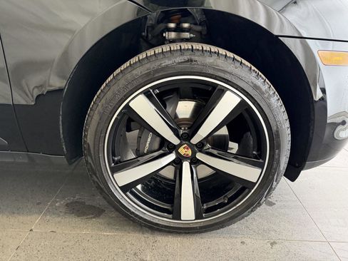 Certified 2025 Porsche Macan image 13