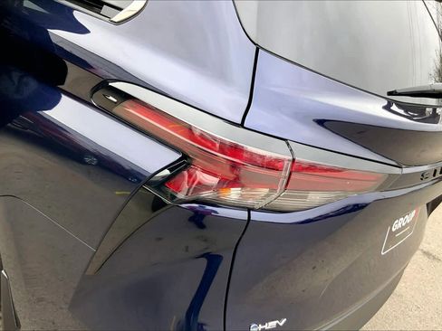 Used 2025 Toyota Sienna LE image 29