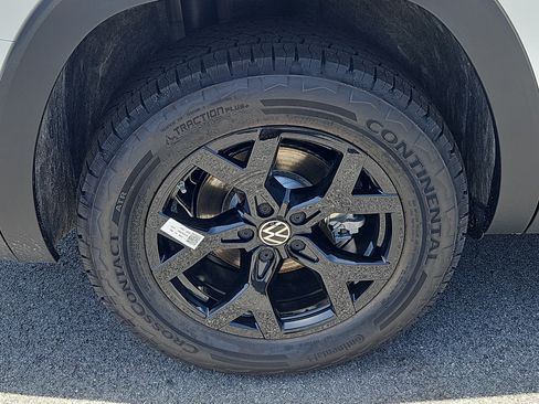 New 2026 Volkswagen Atlas Peak Edition AWD/4WD image 3
