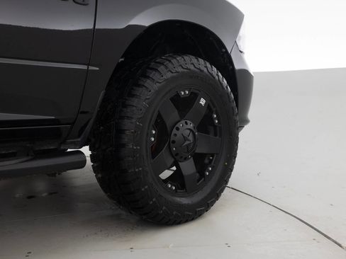 Used 2018 RAM 1500 Express w/ Black Ram 1500 Express Group image 18