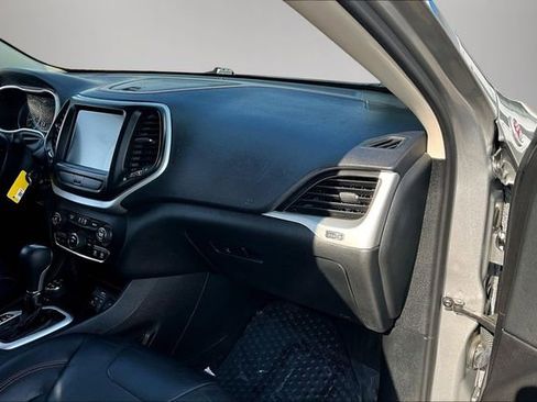 Used 2015 Jeep Cherokee Trailhawk w/ Leather Interior Group AWD/4WD image 26