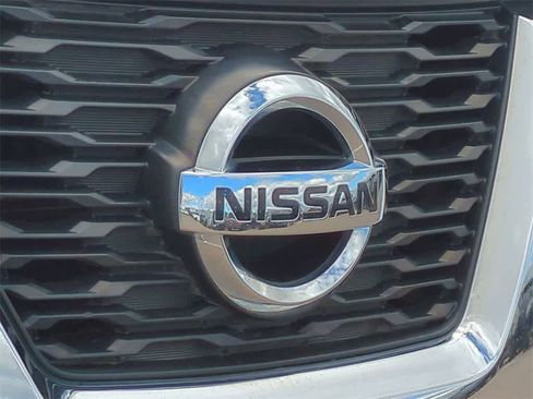 Used 2017 Nissan Rogue S image 10