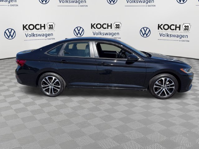 Used 2025 Volkswagen Jetta Sport FWD image 9