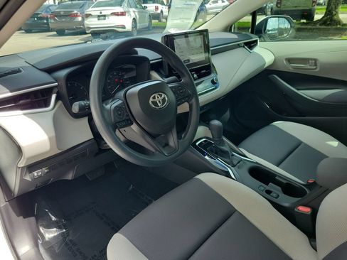 Used 2025 Toyota Corolla LE FWD image 13