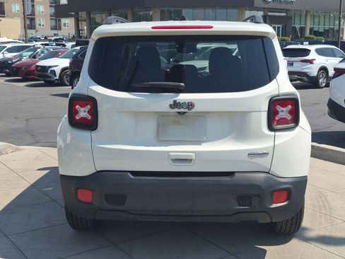 Used 2018 Jeep Renegade Latitude FWD image 5