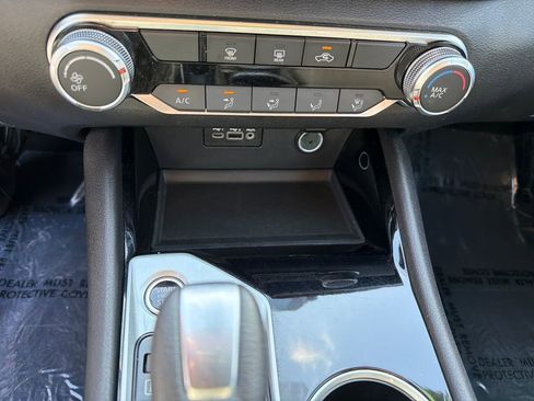 Used 2024 Nissan Altima 2.5 SV FWD image 27