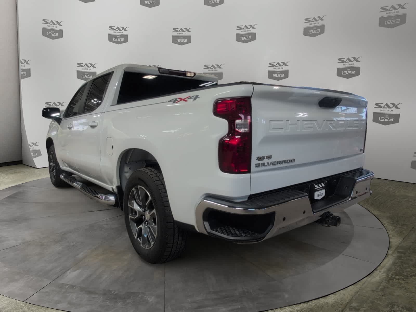 Used 2023 Chevrolet Silverado 1500 LT AWD/4WD image 3