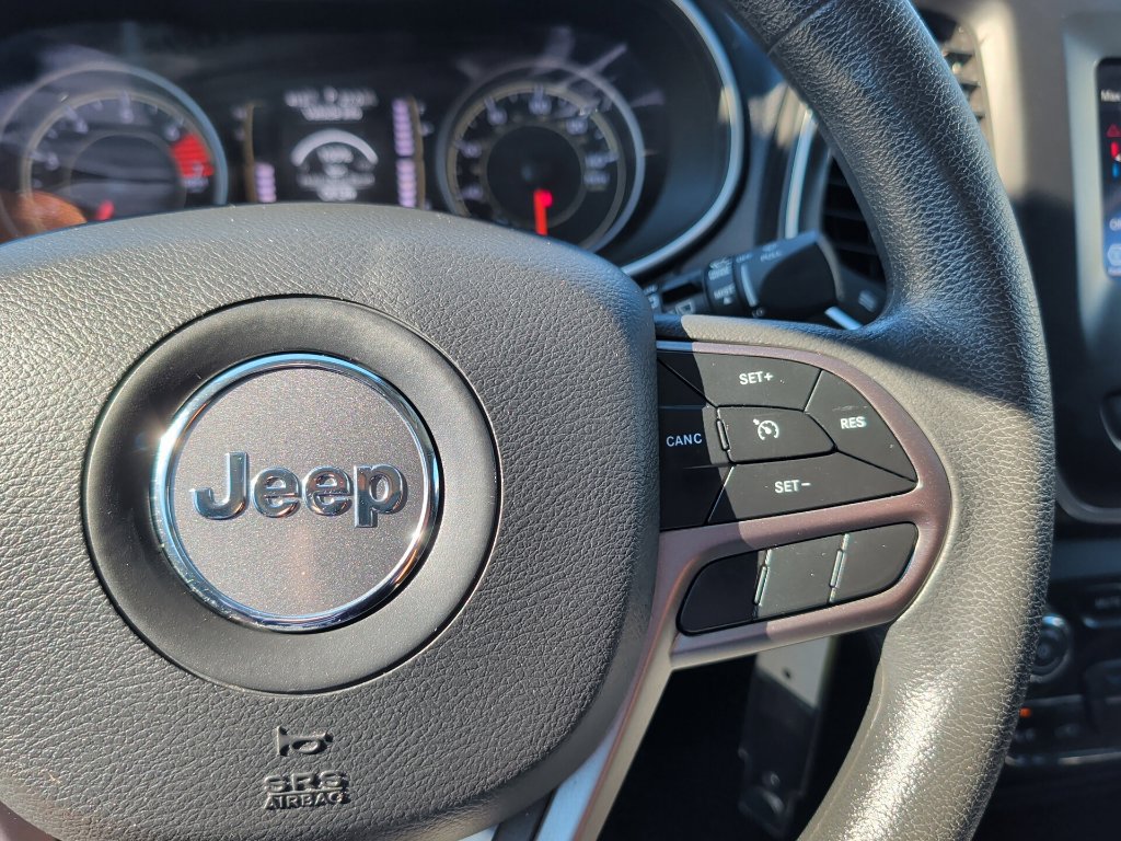 Used 2020 Jeep Cherokee Latitude FWD image 23