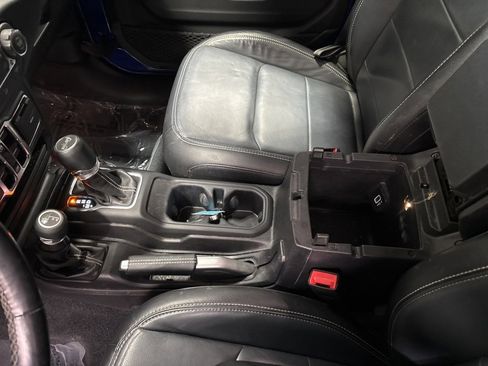 Used 2018 Jeep Wrangler Unlimited Sahara image 25