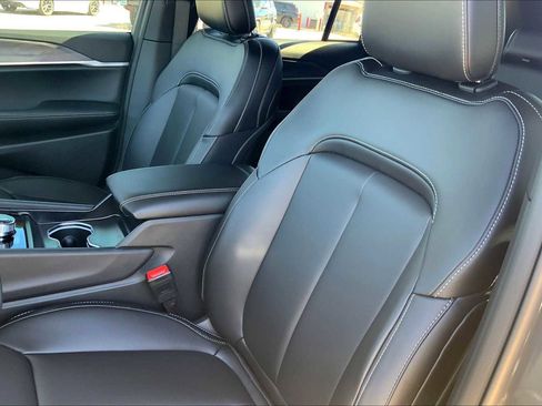 New 2025 Jeep Grand Cherokee Limited image 9