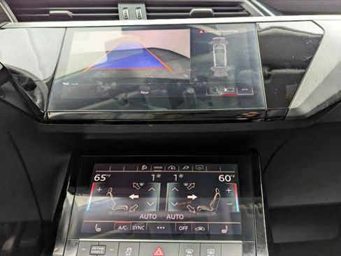 Used 2023 Audi e-tron Premium image 34