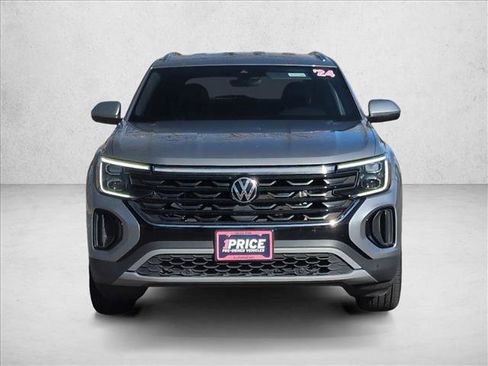 Used 2024 Volkswagen Atlas Cross Sport SE image 2
