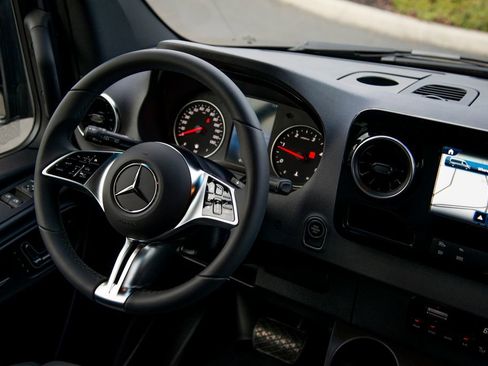 New 2025 Mercedes-Benz Sprinter 2500 image 17