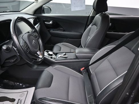 Used 2020 Kia Niro EX image 24