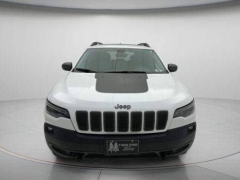 Used 2019 Jeep Cherokee Trailhawk w/ Comfort/Convenience Group AWD/4WD image 2