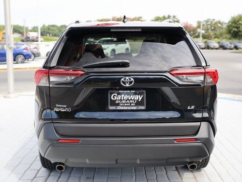 Used 2019 Toyota RAV4 LE image 4