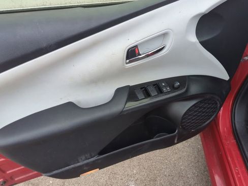 Used 2022 Toyota Prius LE image 8