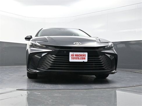 Used 2025 Toyota Camry LE image 28