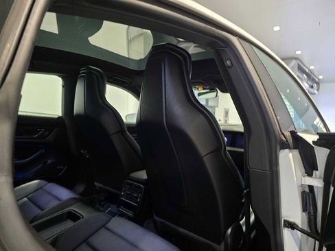 Used 2022 Porsche Taycan image 18