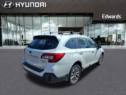 Used 2018 Subaru Outback 3.6R Touring AWD/4WD image 6