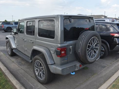 Used 2023 Jeep Wrangler Unlimited Sahara AWD/4WD image 5