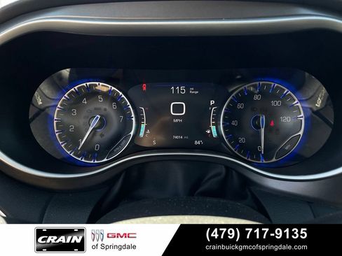 Used 2024 Chrysler Pacifica Touring-L FWD image 15