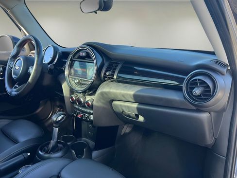 Used 2019 MINI Cooper S image 25