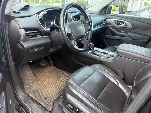 Used 2020 Chevrolet Traverse LT w/ LT Premium Package FWD image 5