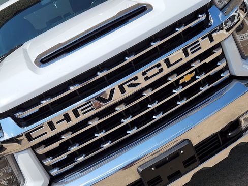 Used 2020 Chevrolet Silverado 2500 LTZ image 16