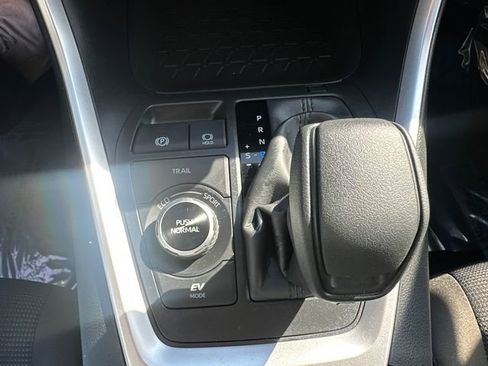 Used 2025 Toyota RAV4 LE image 41