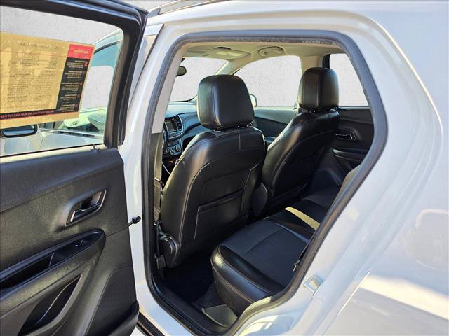 Used 2019 Chevrolet Trax LT w/ LT Convenience Package AWD/4WD image 16