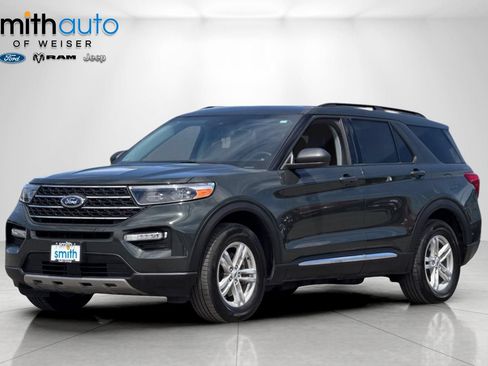 Used 2024 Ford Explorer XLT w/ Equipment Group 202A AWD/4WD image 9
