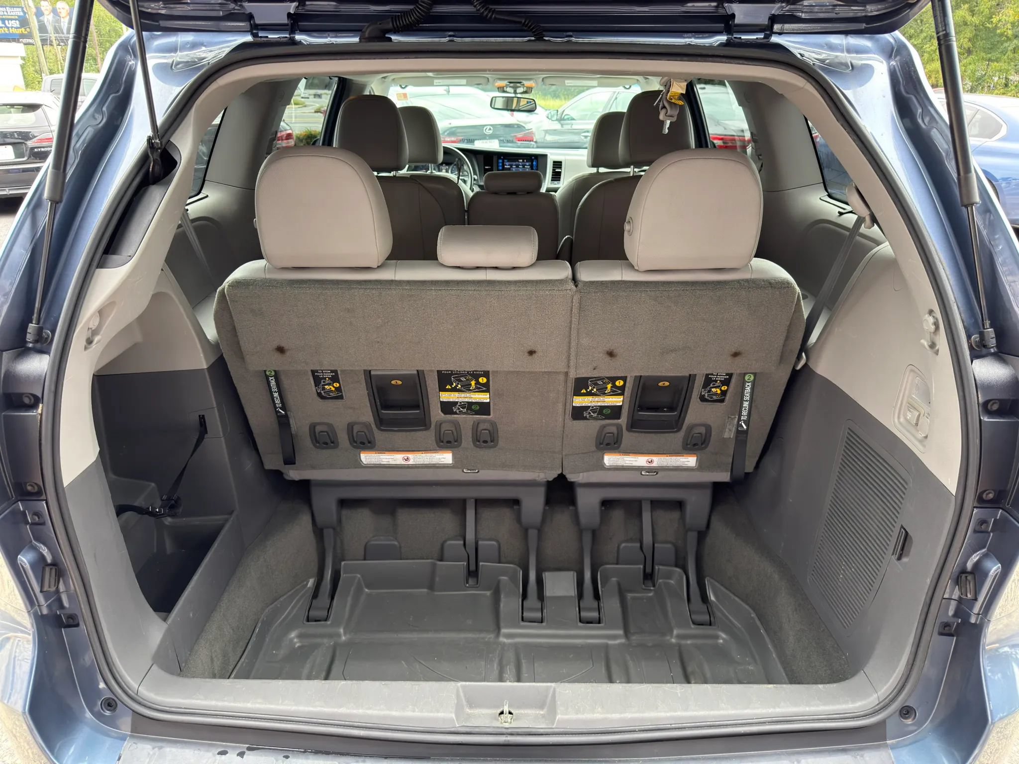 Used 2017 Toyota Sienna XLE Premium FWD image 43