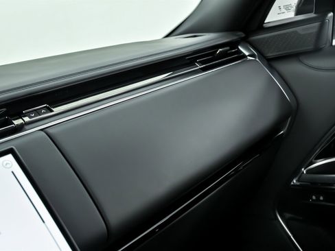 Used 2024 Land Rover Range Rover Long Wheelbase Autobiography image 35