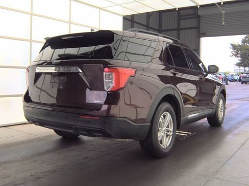 Used 2020 Ford Explorer XLT AWD/4WD image 5