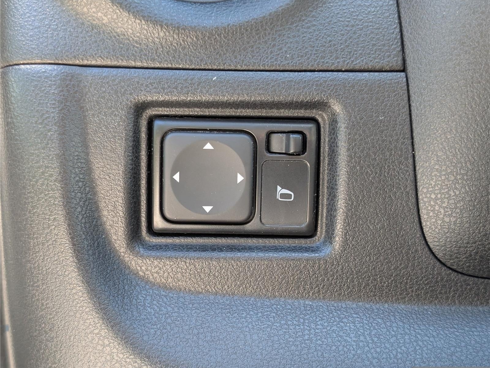 Used 2017 Nissan Versa S FWD image 17