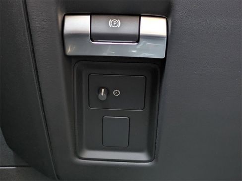 New 2026 Land Rover Defender 110 OCTA image 26