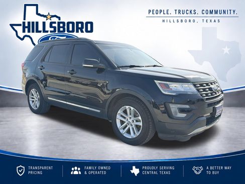 Used 2017 Ford Explorer XLT w/ Equipment Group 202A FWD image 3