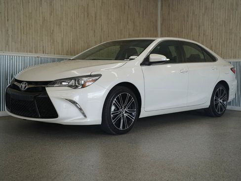 Used 2016 Toyota Camry SE FWD image 4