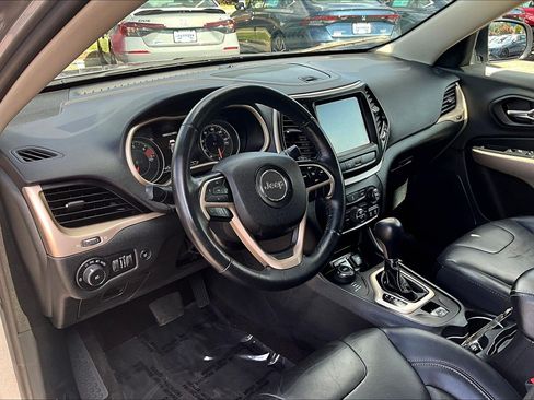 Used 2018 Jeep Cherokee Limited AWD/4WD image 13