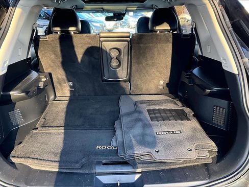 Used 2018 Nissan Rogue SL w/ Premium Package image 31
