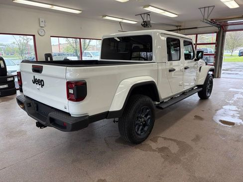 New 2026 Jeep Gladiator Sport AWD/4WD image 25