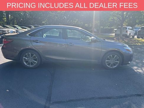 Used 2017 Toyota Camry SE FWD image 6