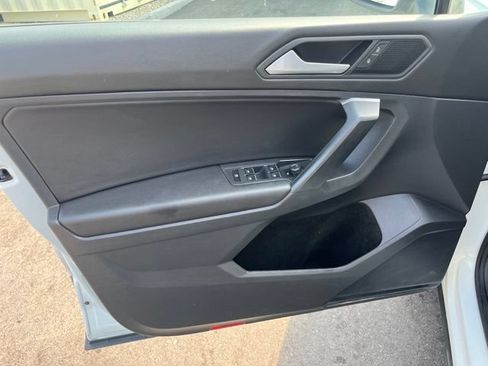 Used 2021 Volkswagen Tiguan SE w/ Panoramic Sunroof Package AWD/4WD image 18