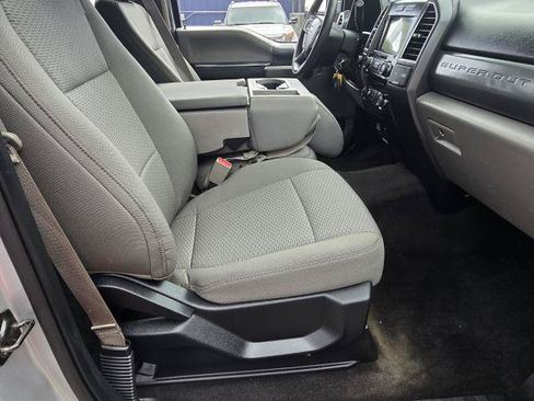 Used 2017 Ford F250 XLT w/ XLT Premium Package AWD/4WD image 11