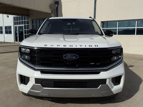 Used 2025 Ford Expedition Max Platinum AWD/4WD image 2